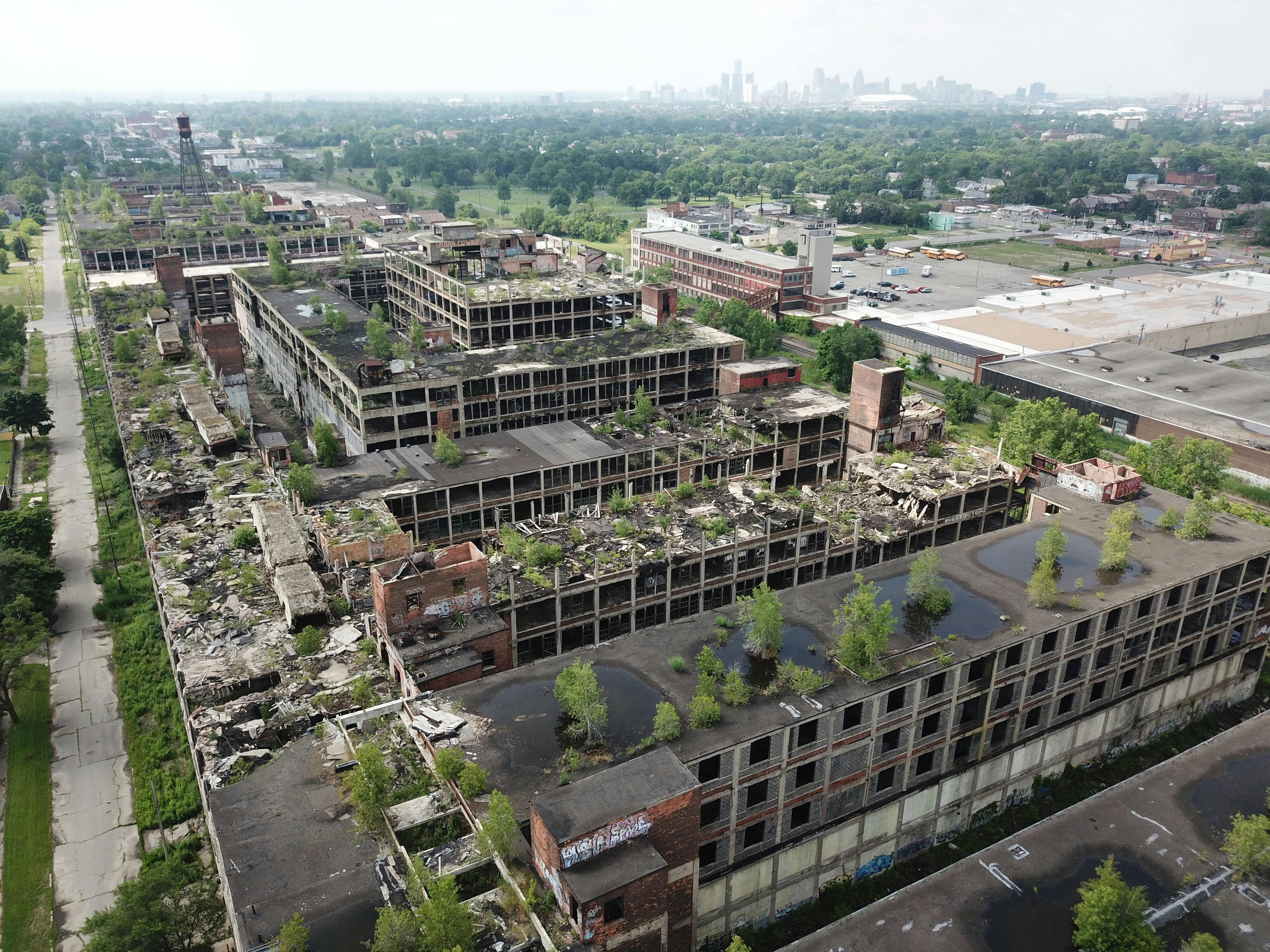 Detroit abandoned industrial buildings